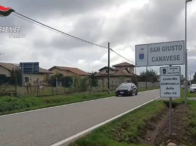 Si spaccia per carabiniere e tenta di truffare un'anziana. Ma il colpo viene sventato dalla prontezza dei famigliari della vittima